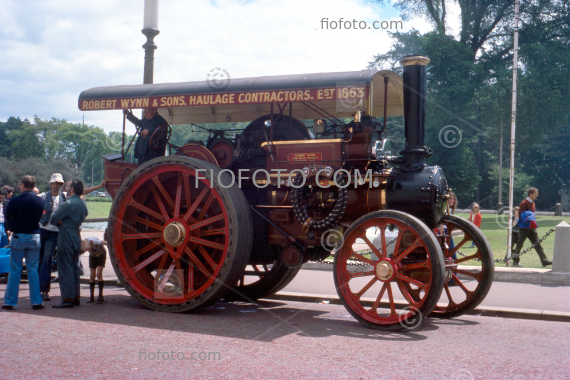Steam traction engine nr Cardiff City Hall, Cardiff, South Wales | 01